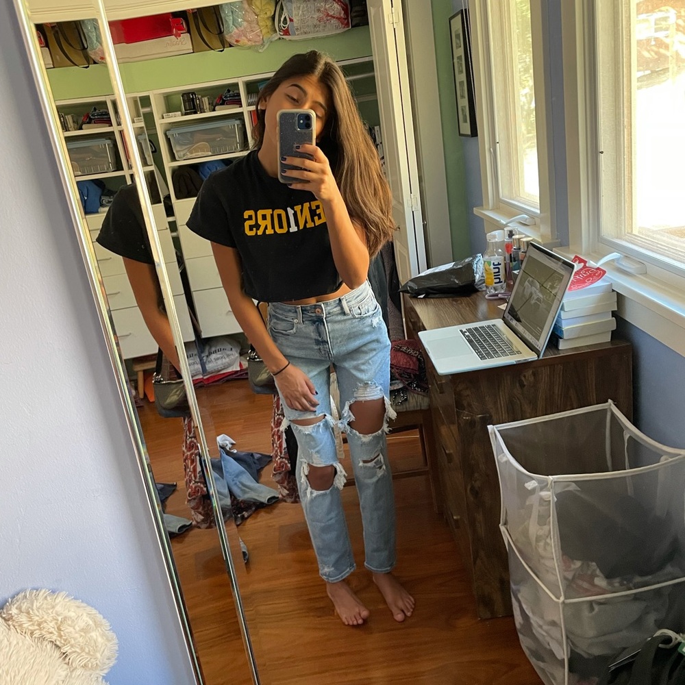 Super cute American Eagle mom jeans